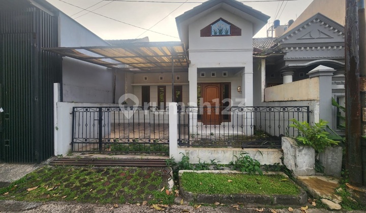 Rumah Dekat ke Pusat Perbelanjaan di Taman Kopo Indah 3 Rumah Dekat ke Pusat Perbelanjaan di Taman Kopo Indah 3