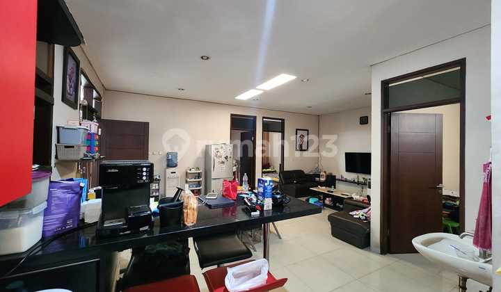 Rumah Hook Minimalis dan Jalan Depan Lebar di Kopo Permai 2