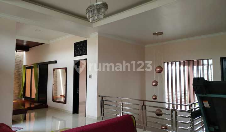 Hunian Mewah 4 KT di Bojongloa Kidul - Plafon Tinggi, Sirkulasi Udara & Cahaya Maksimal