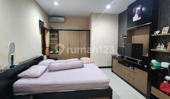 Rumah Full Furnished Dekat Pusat Perbelanjaan di Taman Kopo Indah 2 2