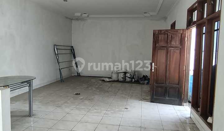 Ruko Kokoh Bagus Untuk Usaha Lokasi Pusat Kota Area Ramai di Kopo