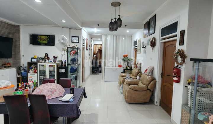 Rumah Nyaman Akses Jalan Beton di Taman Holis Indah 1 2