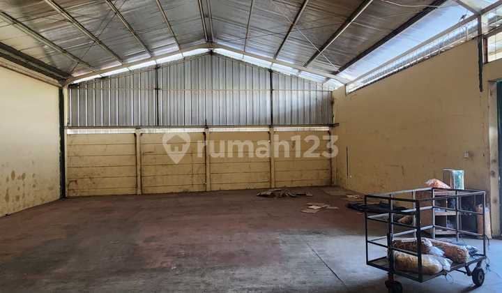 Shop House or Warehouse on Main Road with 40 Feet Container Access in Kopo Katapang 2