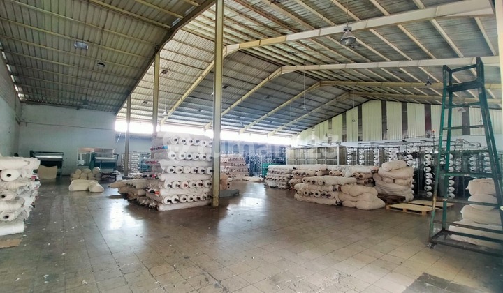 Strategic Location Warehouse Suitable for Factory in Cijerah