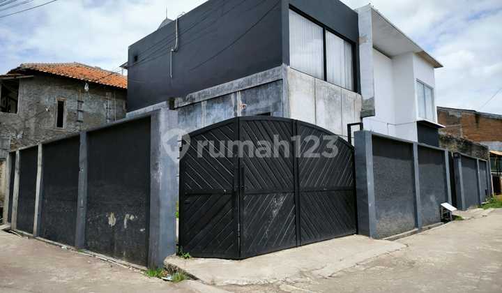 New Ready-to-Occupy House and Warehouse Building in Cigondewah 1