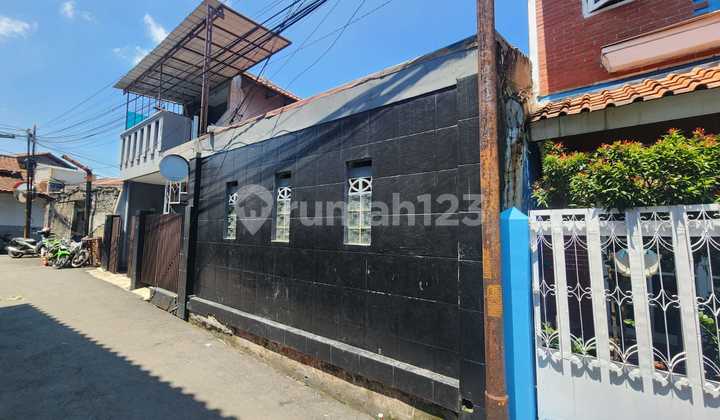 Rumah Bagus Bisa Masuk Mobil Berada di Tengah Kota Bandung di Karasak