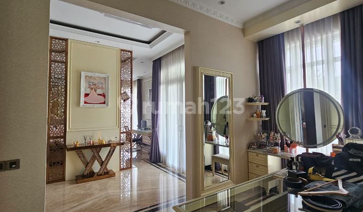 Rumah Super Mewah, Ada Kolam Renang di Taman Kopo Indah 2