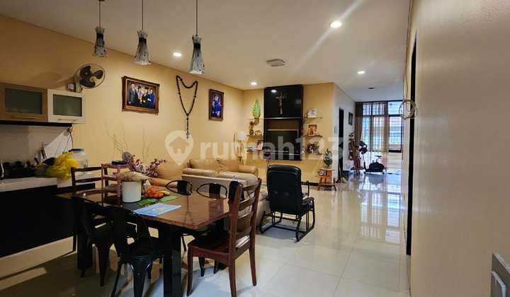 Fully Furnished House Near Shopping Center in Taman Kopo Indah 2