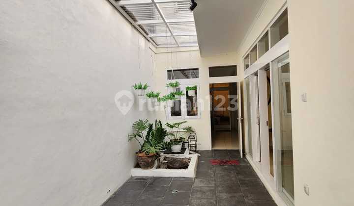 Rumah Strategis Furnished Sayap Burangrang Dekat Asia Afrika 2