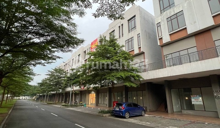 Four-story shophouse in the MM2100 industrial area, West Cikarang, Bekasi. 2