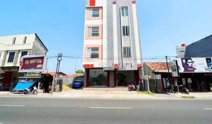 Ruko 4 Lantai Dipertigaan Pusat Kota Karawang  1