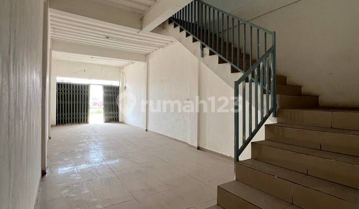 STRATEGIC 2-STORY SHOPHOUSE NEAR MALL CIKAMPEK, KARAWANG. 2