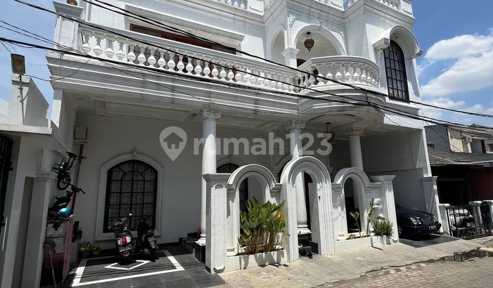 Rumah Hook Luxury Dekat Pintu Tol Telaga Asih Cibitungbekasi