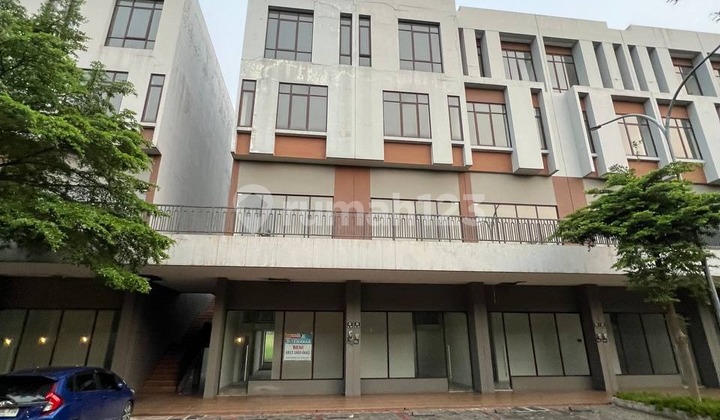 Four-story shophouse in the MM2100 industrial area, West Cikarang, Bekasi. Four-story shophouse in the MM2100 industrial area, West Cikarang, Bekasi.