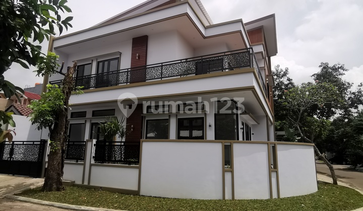 Corner Bangunan Mandiri Kencana Loka Bsd City - Siap Huni