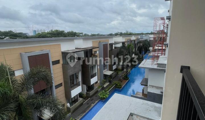 Free 24-Hour Swimming 2BR Garden House - BSD City