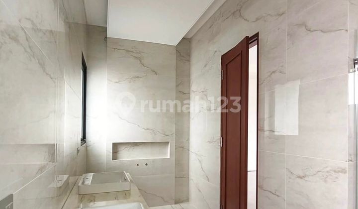 Large Luxury House Row 18 - Brand New Bsd City 2