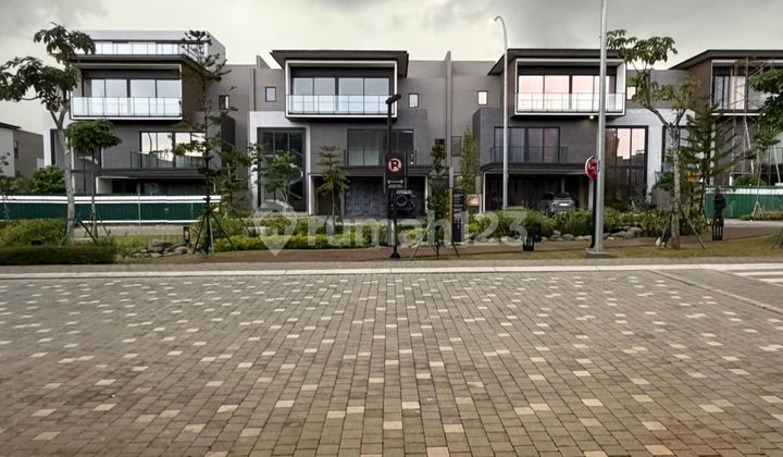 Boulevard Depan Taman Cluster Layton Navapark BSD City - bisa KPR Boulevard Depan Taman Cluster Layton Navapark BSD City - bisa KPR