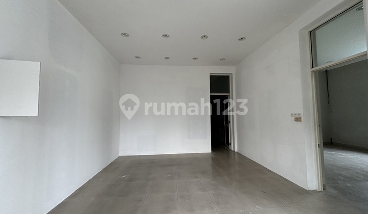 Business Space on Majapahit Street Near Bangkong 2