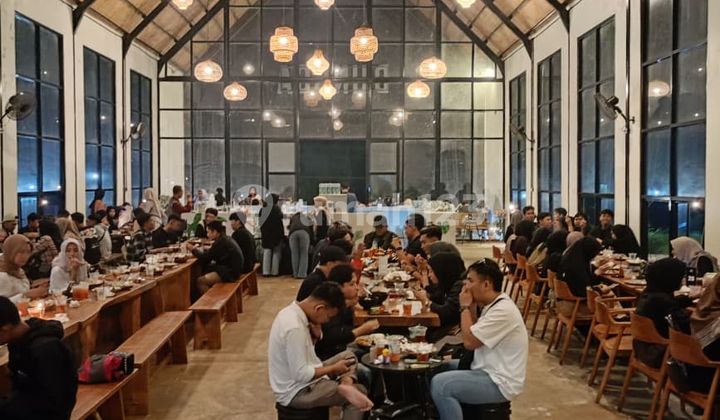 Ruang Usaha Cafe dan Resordi Salatiga