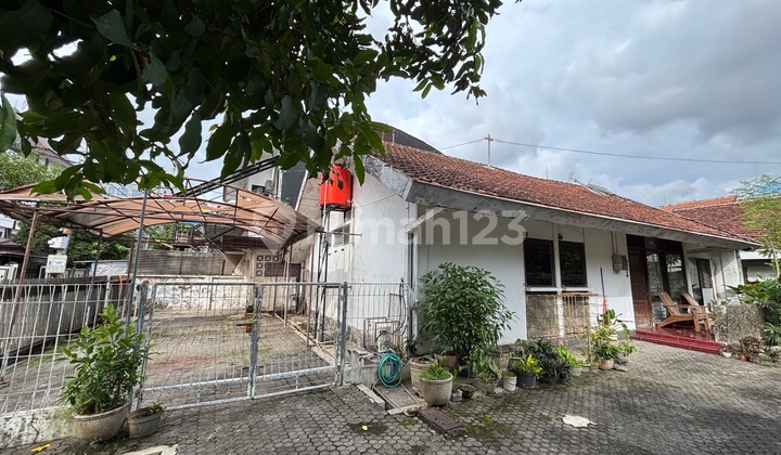 Land for Sale with Old House Bonus in the City Center 2