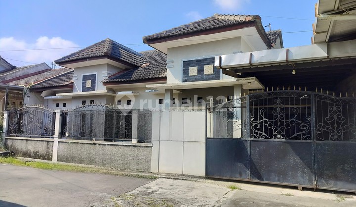 Affordable House Near Solo Baru Needs Minor Renovation. Affordable House Near Solo Baru Needs Minor Renovation.
