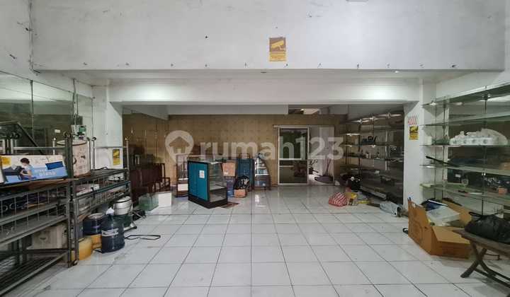 Ruko/ruang usaha 2½ lantai lokasi dekat Pasar Nusukan, akses jalan utama 2
