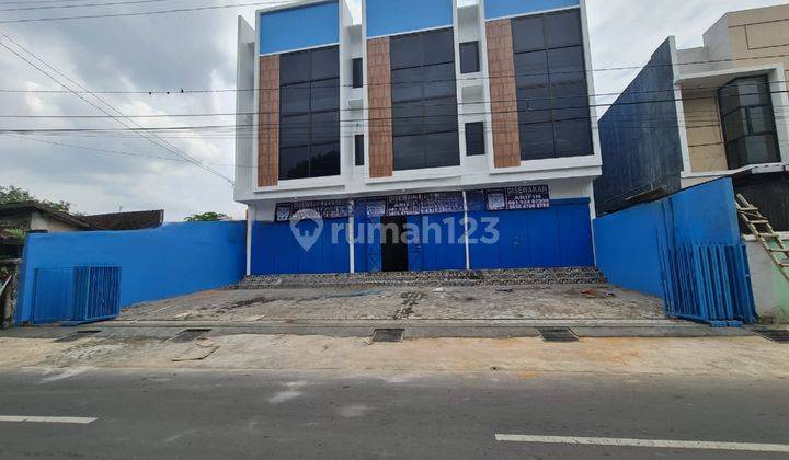 Ruko Yos Sudarso 3lt, lokasi bagus tengah kota utk usaha & dagang 3