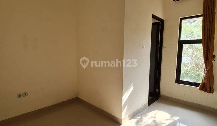 Rumah sewa cantik  2lantai di cluster Solo Baru, semi furniture 9