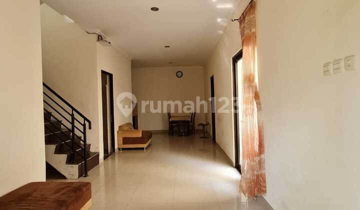 Rumah sewa cantik  2lantai di cluster Solo Baru, semi furniture 12