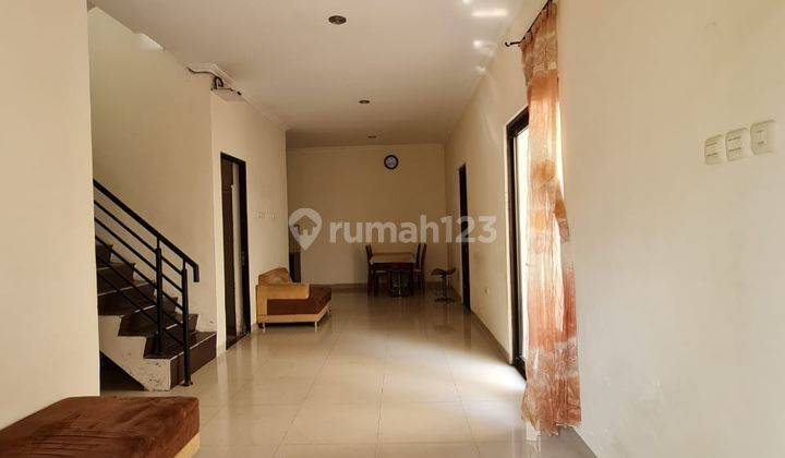 Rumah sewa cantik  2lantai di cluster Solo Baru, semi furniture 22