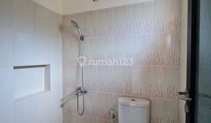 Rumah sewa cantik  2lantai di cluster Solo Baru, semi furniture 23