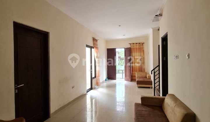 Rumah sewa cantik  2lantai di cluster Solo Baru, semi furniture 24