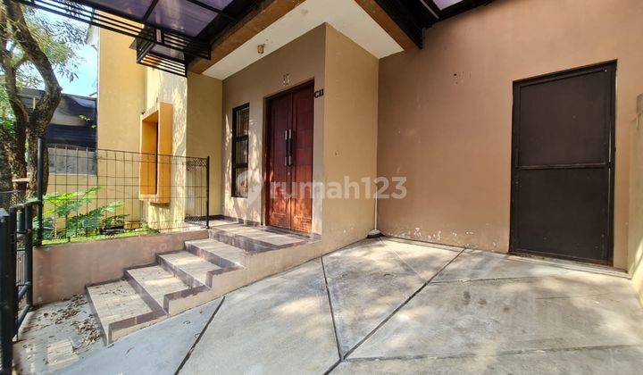 Rumah sewa cantik  2lantai di cluster Solo Baru, semi furniture 25
