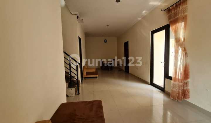 Rumah sewa cantik  2lantai di cluster Solo Baru, semi furniture 27