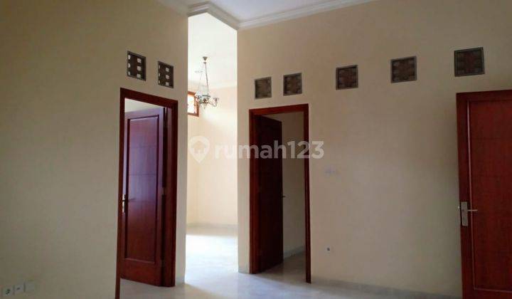 Rumah cluster cantik 2 lantai siap pakai, lokasi strategis  8