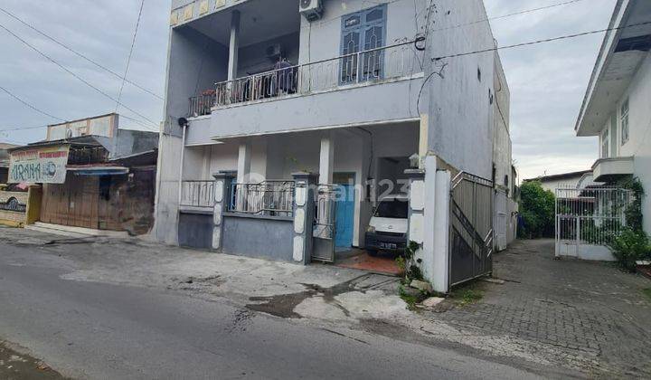 Rumah & ruang usaha 2 lantai dekat Veteran, Solo 3