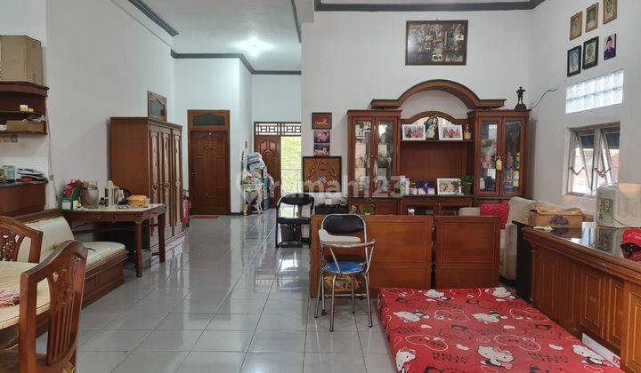 Rumah & ruang usaha 2 lantai dekat Veteran, Solo 7