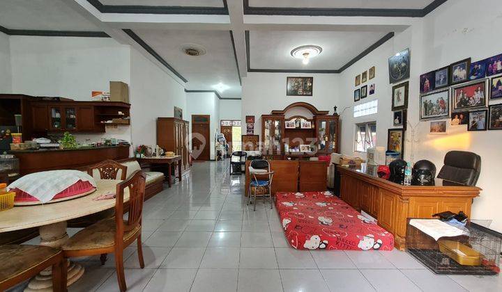 Rumah & ruang usaha 2 lantai dekat Veteran, Solo 8