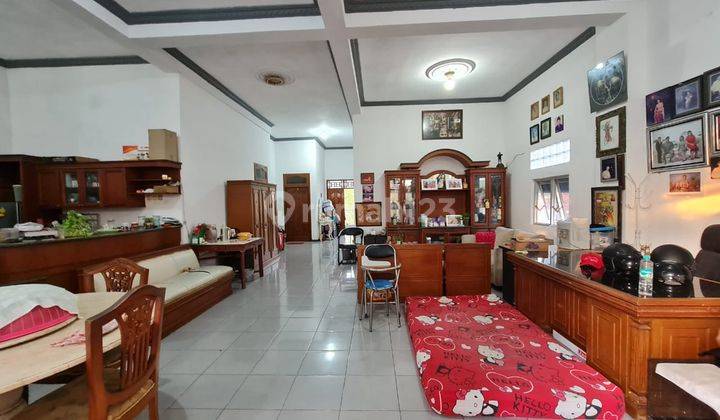 Rumah & ruang usaha 2 lantai dekat Veteran, Solo 11