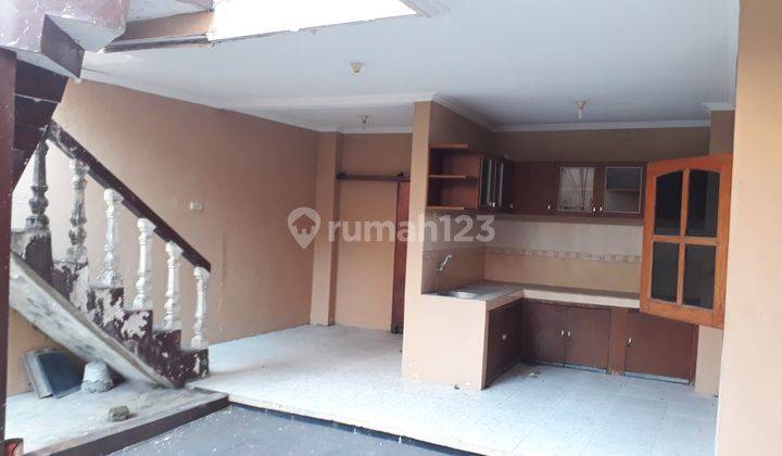 Rumah cantik 2 lantai lokasi strategis tengah kota Solo 6