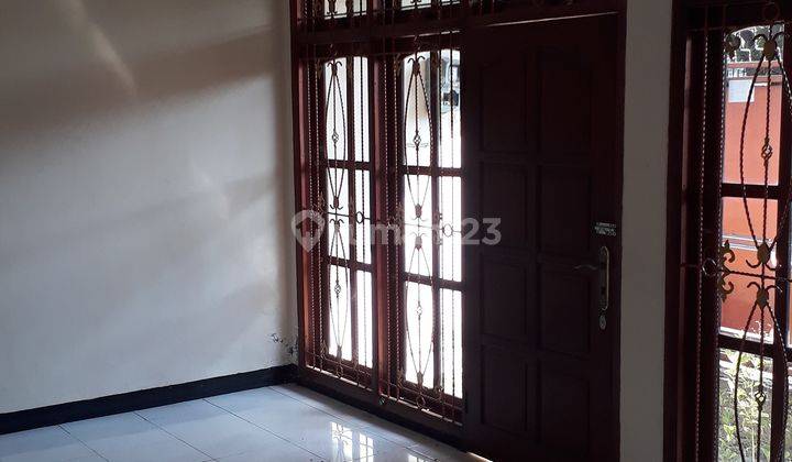 Rumah cantik 2 lantai lokasi strategis tengah kota Solo 9