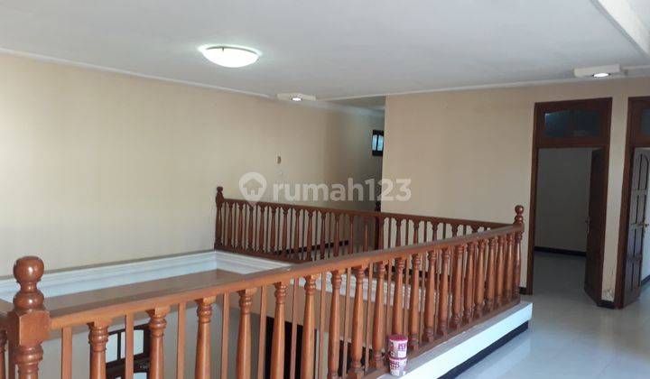 Rumah cantik 2 lantai lokasi strategis tengah kota Solo 10