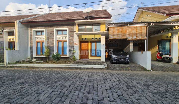 Rumah cantik bersih di cluster minimalis area Solo Baru 1