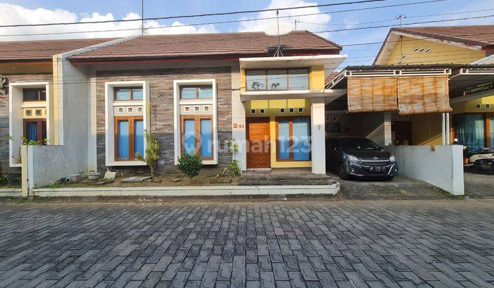 Rumah cantik bersih di cluster minimalis area Solo Baru 2