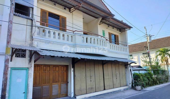 Rumah tengah kota selangkah ke jalan slamet riyadi solo 1