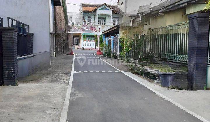 Rumah  2 Lantai Bangunan Lama Hitung Tanah Dekat Solobaru 2