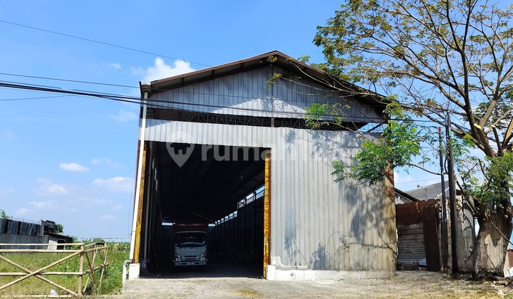 Strategic Warehouse Near Solo Baru with Container Access. Strategic Warehouse Near Solo Baru with Container Access.