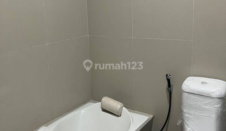 Rumah Bagus , Lokasi Stragetis , Full Interior , Tiap Kamar Ada Ac , Garasi Mobil Bisa 4 3 Lantai 2