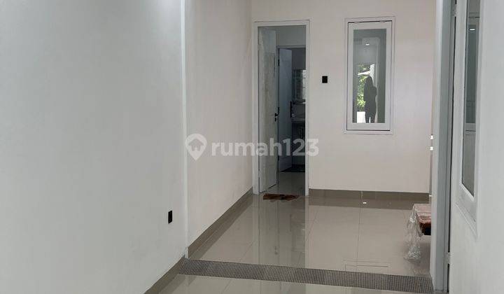 Rumah Bagus , Lokasi Stragetis , Full Interior , Tiap Kamar Ada Ac , Garasi Mobil Bisa 4 3 Lantai 2